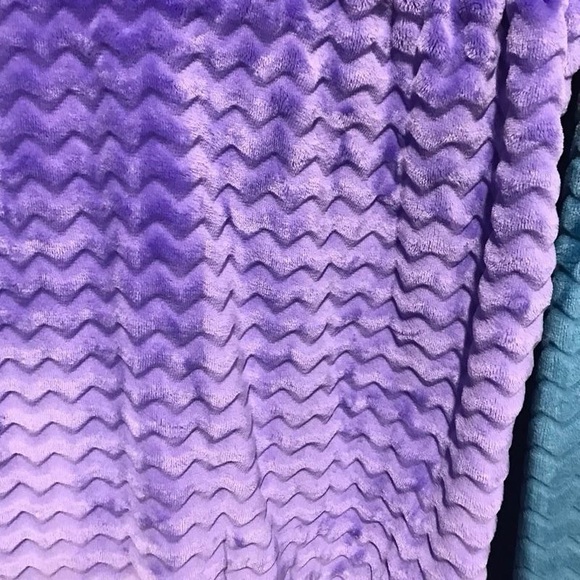 PURPLE Cozy Knit Throw Blanket Home Decor with Fringe - Picture 9 of 10